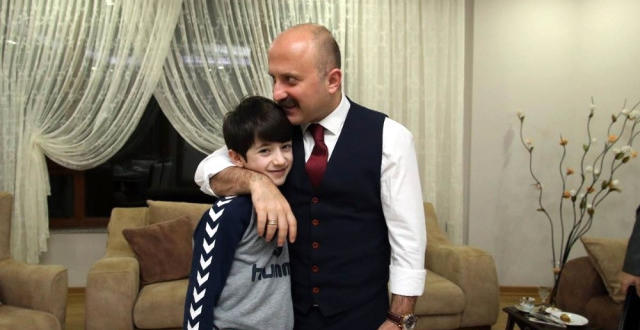 Şehit Çocuğu İstedi, Vali Varol Oyun Konsolunu Eline Aldı