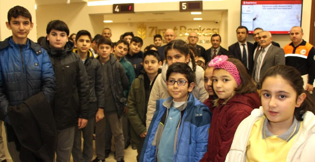 Amasyalı Öğrencilerden Yemenli Çocuklar İçin Bankada Yardım Kuyruğu
