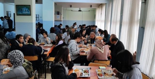 KAYMAKAM ALTINÖZ HASAN COCİ ANADOLU LİSESİ ÖĞRENCİLERİ İLE BİR ARAYA GELDİ