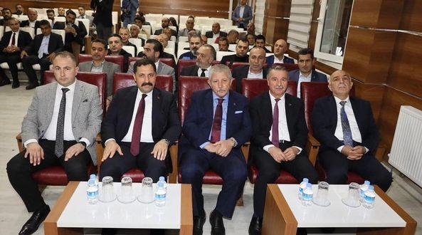 Belediye Başkanımız Sn.  Mehmet Sarı, Ticaret ve Sanayi Odası Başkanı Sn. Murat Kırlangıç’ın daveti üzerine Sn. Valimiz Mustafa Masatlı ve Protokol Üyelerimiz ile birlikte, 2022-2026 dönemi ilk meclis toplantısına katılım sağladı.