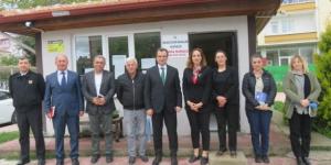 Halk Bankası Gümüşhacıköy Şubesi yenileme çalışmaları sebebiyle geçici olarak taşındı. Halkbank şubesinin yaklaşık 3 ay sonra tekrardan eski yerinde hizmet verecek. Türkiye Halk Bankası Gümüşhacıköy Şubesi tadilat ve yenileme çalışmaları sebebiyle geçici olarak Saray Mahallesi Gümüş Caddesi No. 43/5 adresine taşındı. Yaklaşık 3 ay sonra Bankadaki geniş tadilat çalışmaları tamamlandıktan sonra Cumhuriyet Caddesindeki eski yerinde hizmet vermeye devam edecek. Kaynak: Gümüşhacıköy HaberHalk Bankası Gümüşhacıköy Şubesi yenileme çalışmaları sebebiyle geçici olarak taşındı. Halkbank şubesinin yaklaşık 3 ay sonra tekrardan eski yerinde hizmet verecek. Türkiye Halk Bankası Gümüşhacıköy Şubesi tadilat ve yenileme çalışmaları sebebiyle geçici olarak Saray Mahallesi Gümüş Caddesi No. 43/5 adresine taşındı. Yaklaşık 3 ay sonra Bankadaki geniş tadilat çalışmaları tamamlandıktan sonra Cumhuriyet Caddesindeki eski yerinde hizmet vermeye devam edecek. Kaynak: Gümüşhacıköy Haber