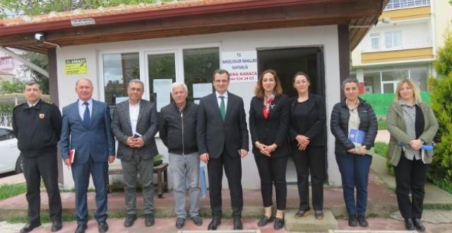 Halk Bankası Gümüşhacıköy Şubesi yenileme çalışmaları sebebiyle geçici olarak taşındı. Halkbank şubesinin yaklaşık 3 ay sonra tekrardan eski yerinde hizmet verecek. Türkiye Halk Bankası Gümüşhacıköy Şubesi tadilat ve yenileme çalışmaları sebebiyle geçici olarak Saray Mahallesi Gümüş Caddesi No. 43/5 adresine taşındı. Yaklaşık 3 ay sonra Bankadaki geniş tadilat çalışmaları tamamlandıktan sonra Cumhuriyet Caddesindeki eski yerinde hizmet vermeye devam edecek. Kaynak: Gümüşhacıköy HaberHalk Bankası Gümüşhacıköy Şubesi yenileme çalışmaları sebebiyle geçici olarak taşındı. Halkbank şubesinin yaklaşık 3 ay sonra tekrardan eski yerinde hizmet verecek. Türkiye Halk Bankası Gümüşhacıköy Şubesi tadilat ve yenileme çalışmaları sebebiyle geçici olarak Saray Mahallesi Gümüş Caddesi No. 43/5 adresine taşındı. Yaklaşık 3 ay sonra Bankadaki geniş tadilat çalışmaları tamamlandıktan sonra Cumhuriyet Caddesindeki eski yerinde hizmet vermeye devam edecek. Kaynak: Gümüşhacıköy Haber