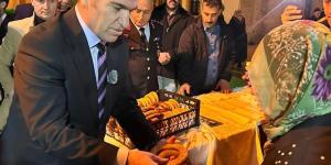 Amasya’da Ramazan Geleneği Devam Ediyor: Vali, Simit Dağıtarak Çocukları Sevindirdi.