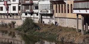 temizlik çalışmalarını sürdürüyor.