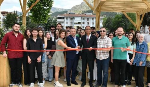 Amasya’da Türkiye’nin Üçüncü “Parklet–Yaya Durağı” Projesi Hayata Geçti